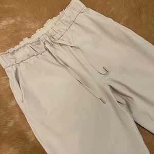 LuluLemon Stretch High-Rise Jogger
Full Length, Cream. Worn twice.